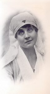 Janina Rafalska w stroju sanitariuszki, rok 1920.
